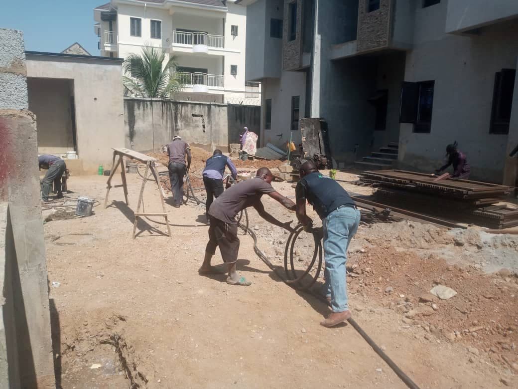 Running cable from the drum on site