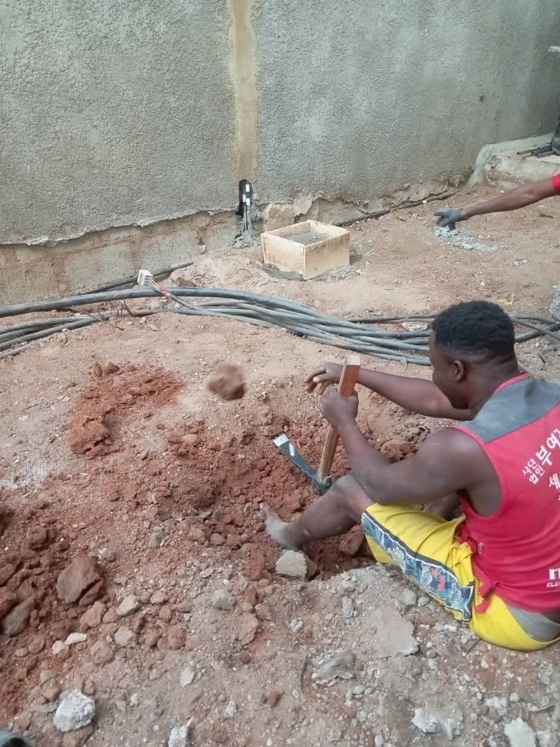 Jointing and bedding cable in the trench