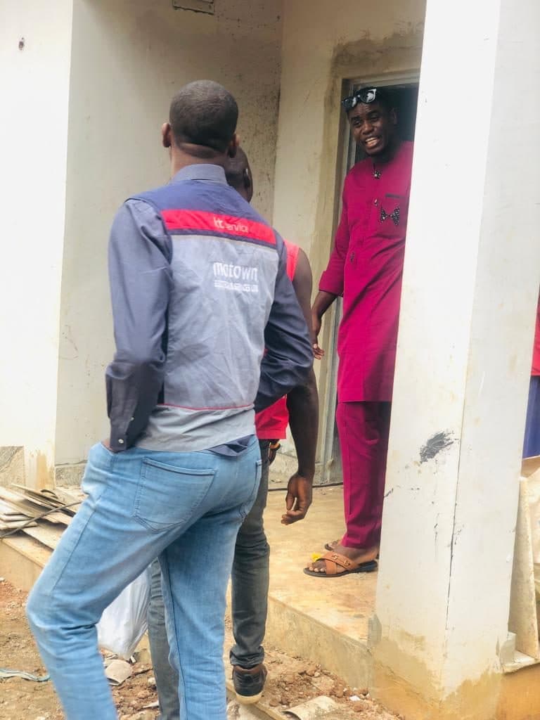 Discussing progress with the client on site