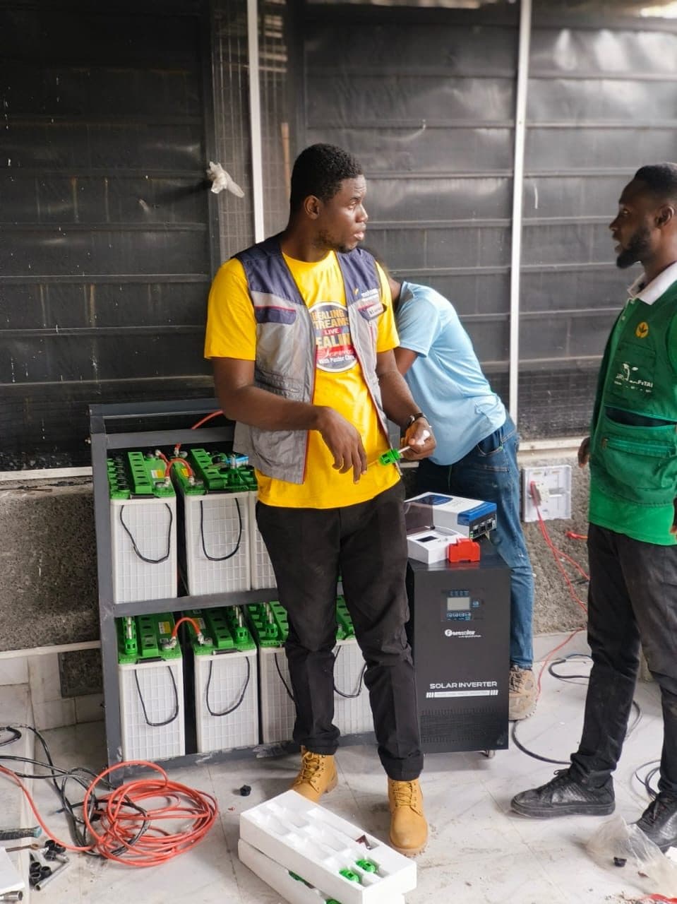 Solar inverter and battery bank commissioning