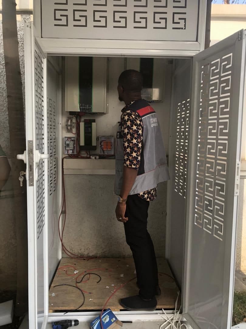 Metering kiosk panel installation