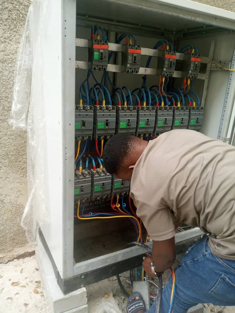 Wiring and labelling a distribution panel