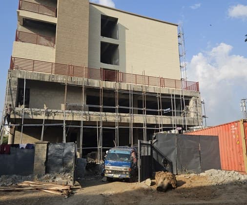 Jahi Mall facade during construction